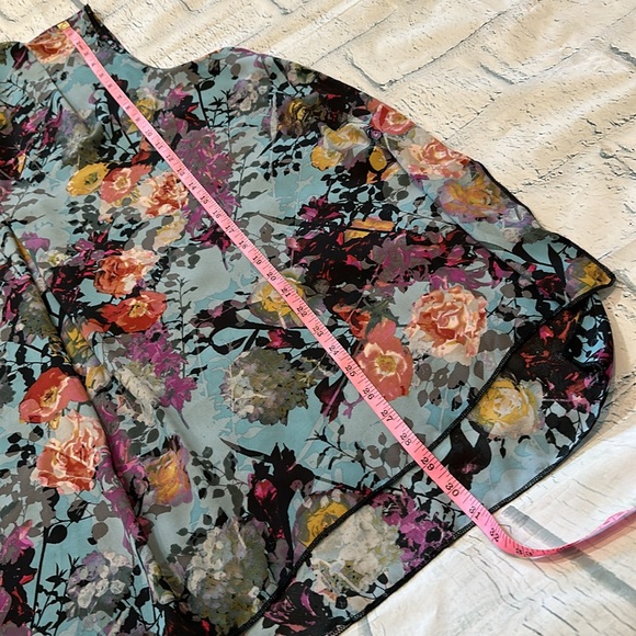 Beautiful sheer Spense floral blouse - Picture 7 of 9